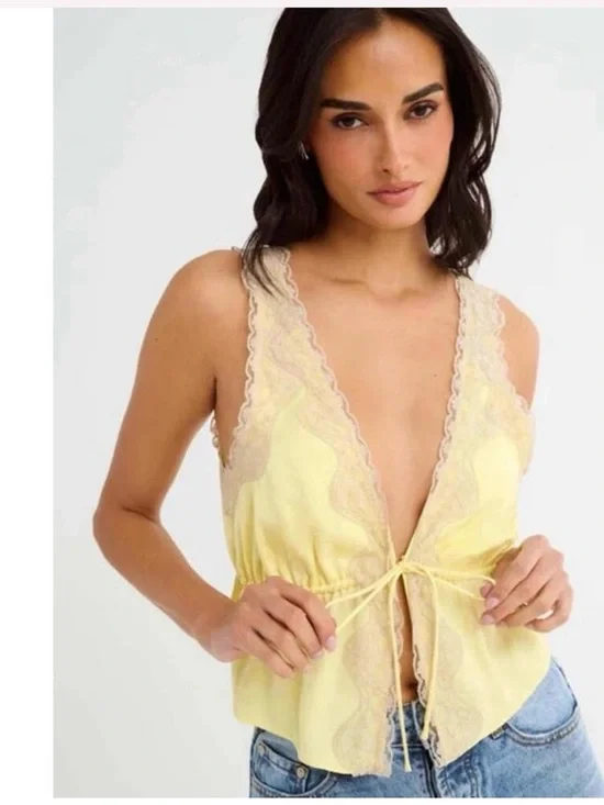 NWT Rumored Satin Lace-Trim top L - Picture 4 of 4